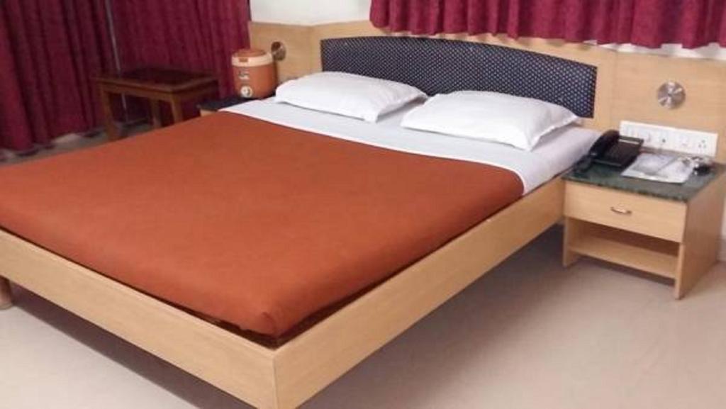 Hotel Sheetal Palace Пюн Екстериор снимка
