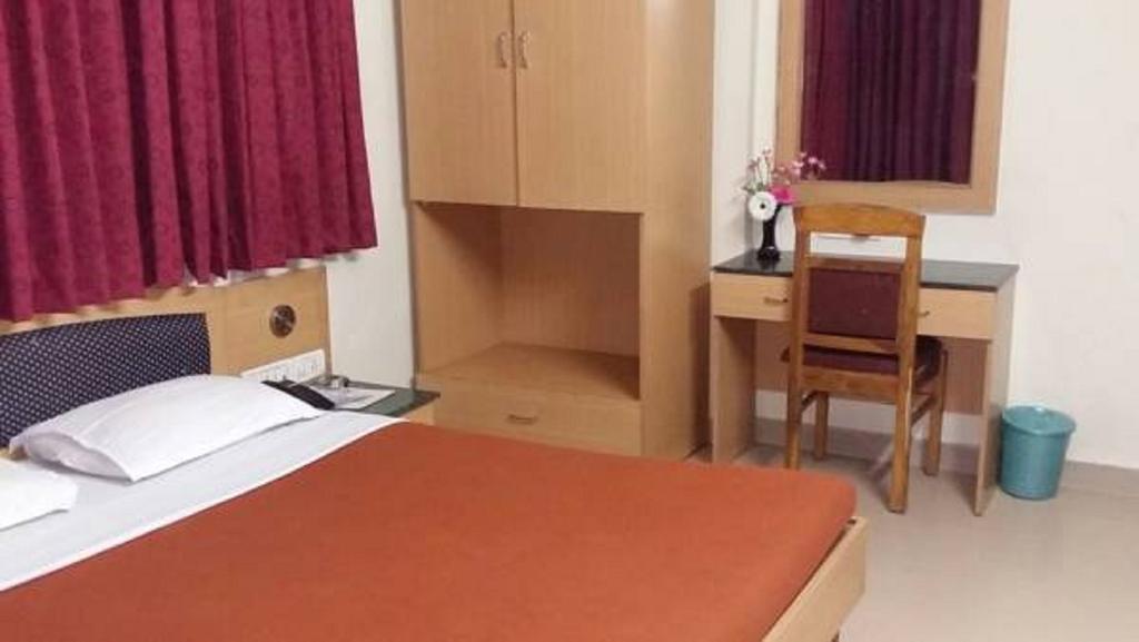 Hotel Sheetal Palace Пюн Екстериор снимка